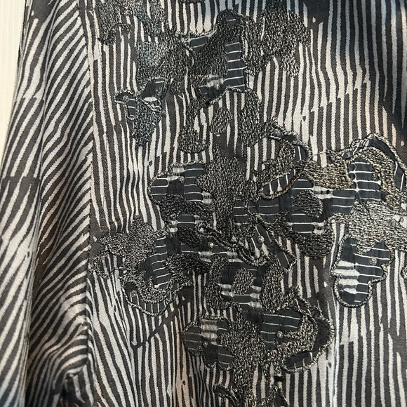 Robert Graham Monochrome Striped Shirt - Picture 5 of 6